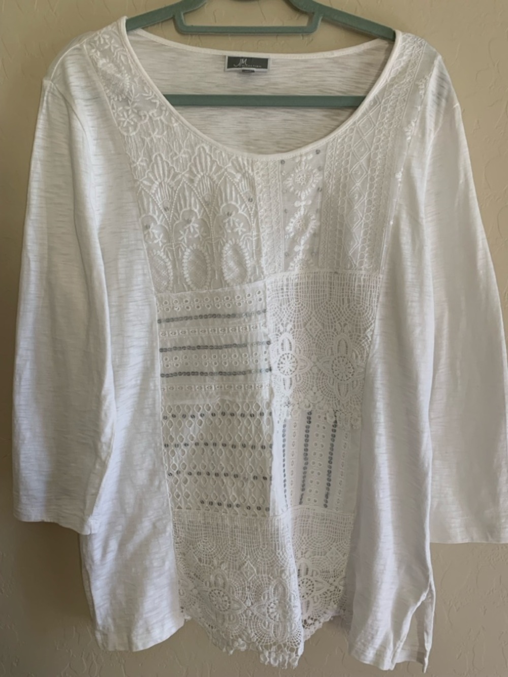 Pretty White Crochet-Panel Women’s Tunic with Scoop Neck Size L
